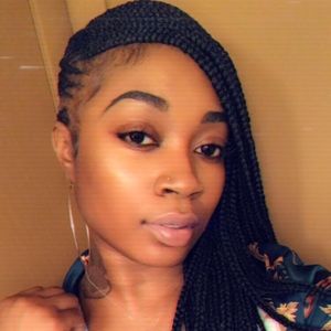 Meet your Posher, Amina